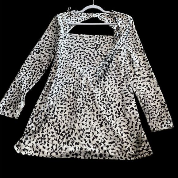 C/MEO Collective Black and Cream Asymmetrical Long Sleeve Dress Small - Picture 1 of 9